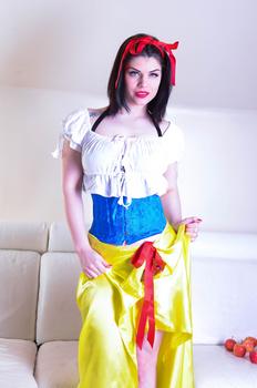 snow white nude cosplay 10